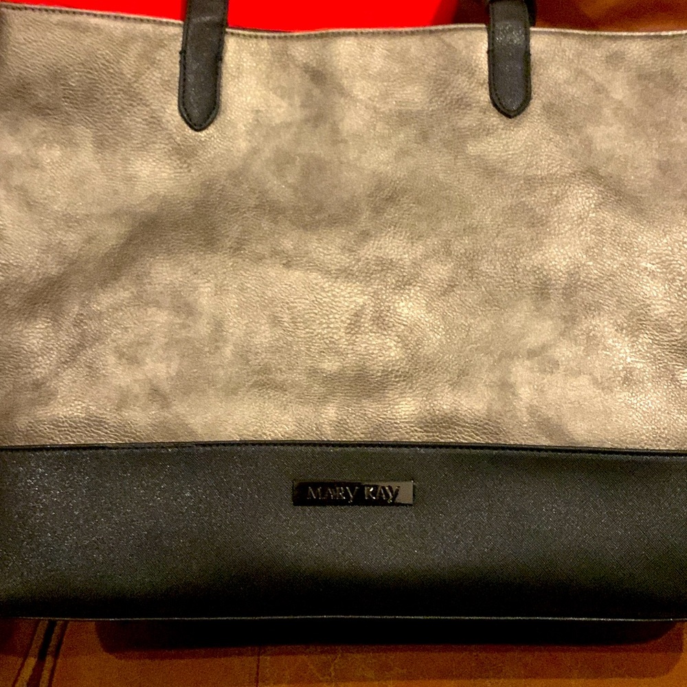 Brand new Mary Kay MK tote bag carry all